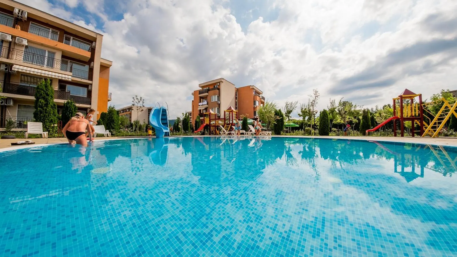 Daire Holiday Garden Resort Sunny Beach